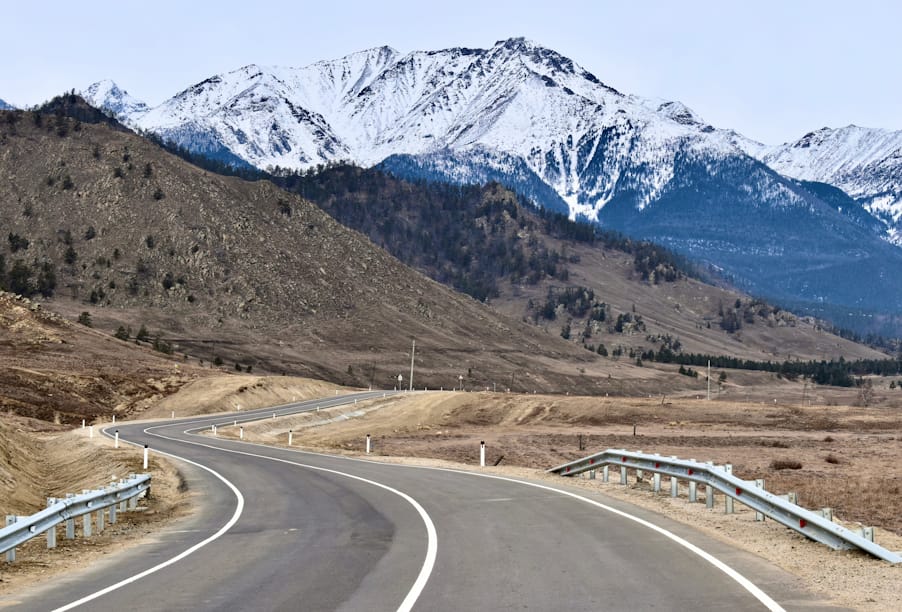 В 2025 году на дорогах Бурятии смонтировано более 19 км барьерного ограждения и свыше 4 км пешеходного